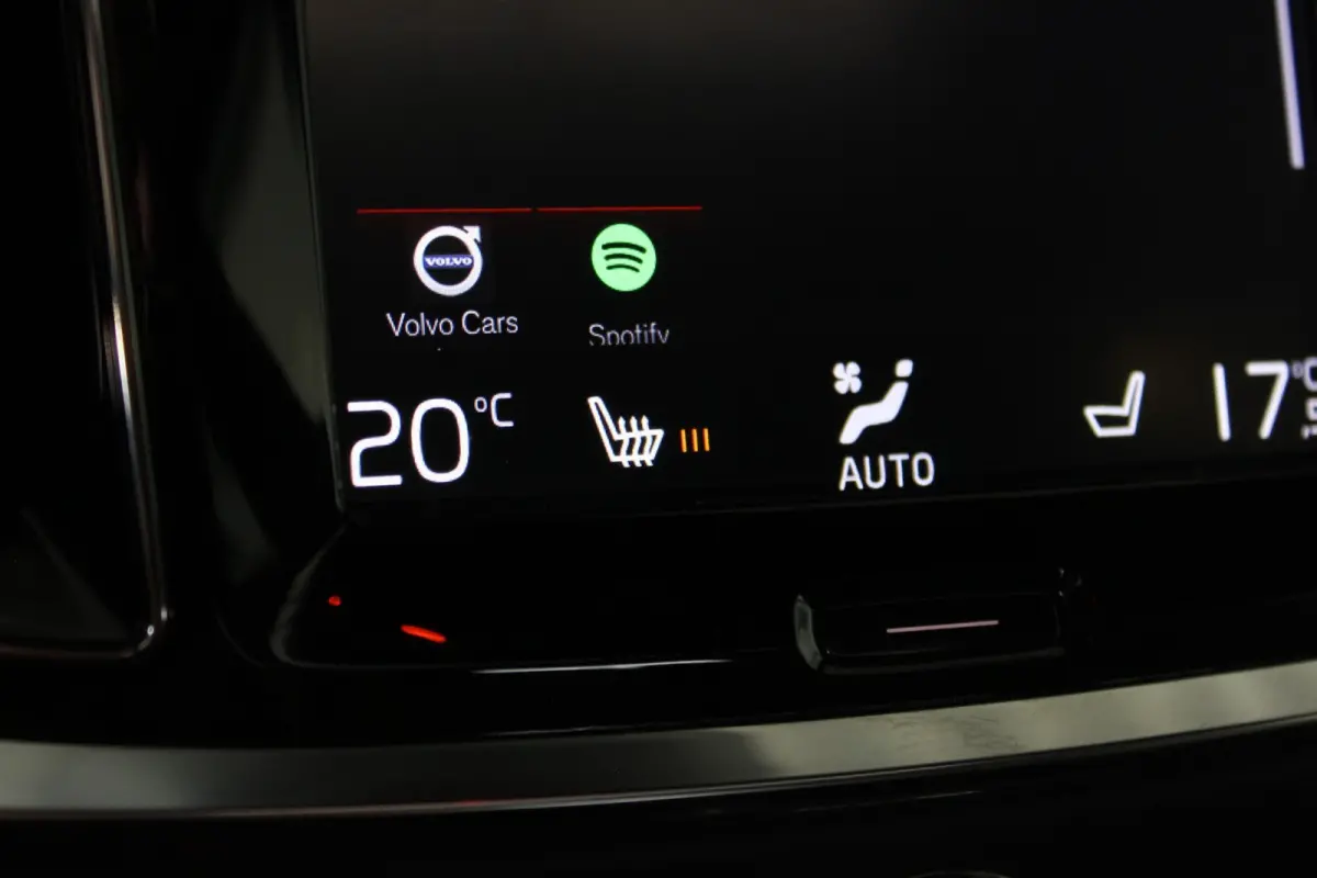 2.0 T6 Twin Engine AWD R-Design Head-Up | Harman/Kardon | Pano | Leder | Camera | Carplay | LED | Stoelverw. V+A | 18" LMV | PDC V+A