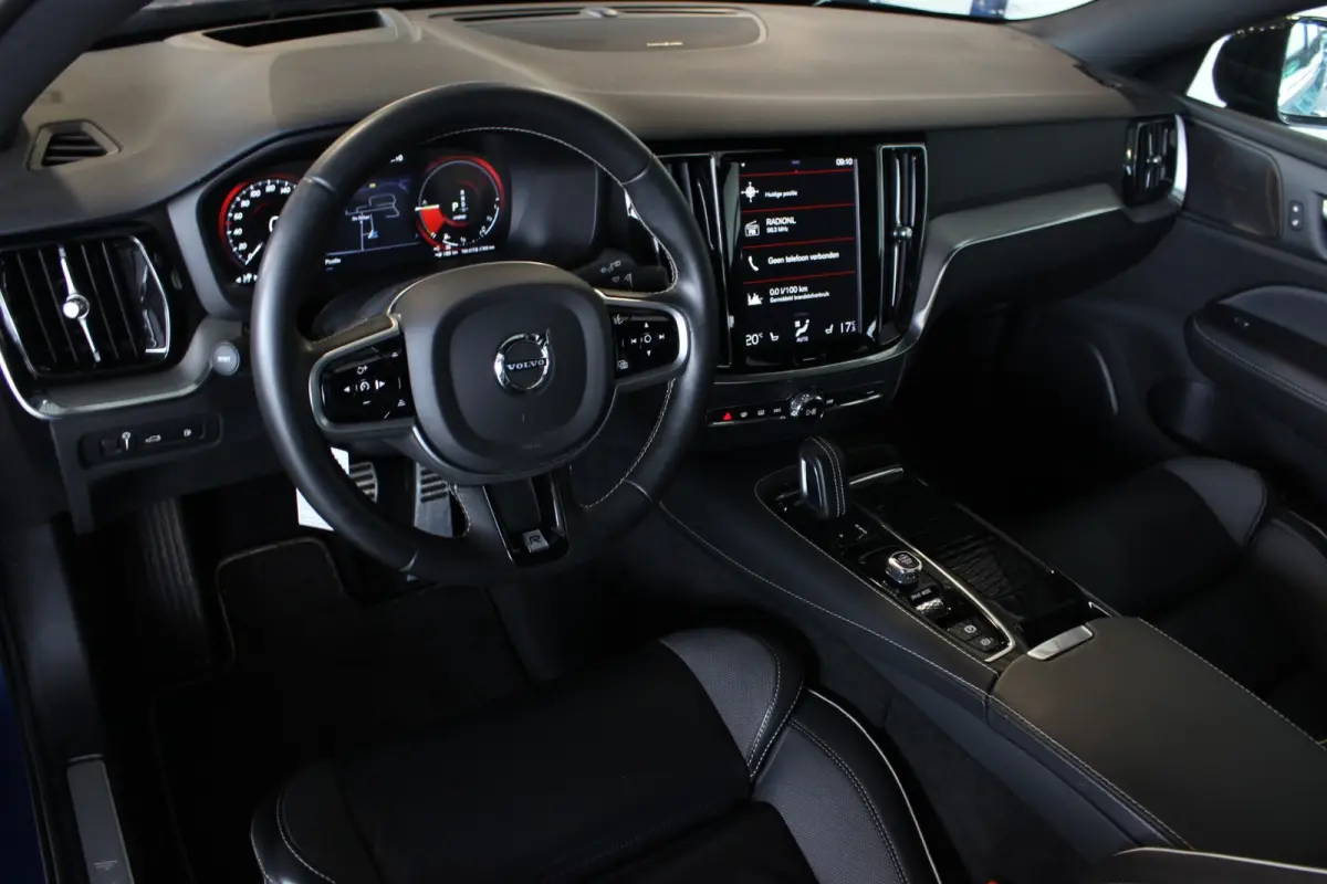 2.0 T6 Twin Engine AWD R-Design Head-Up | Harman/Kardon | Pano | Leder | Camera | Carplay | LED | Stoelverw. V+A | 18" LMV | PDC V+A
