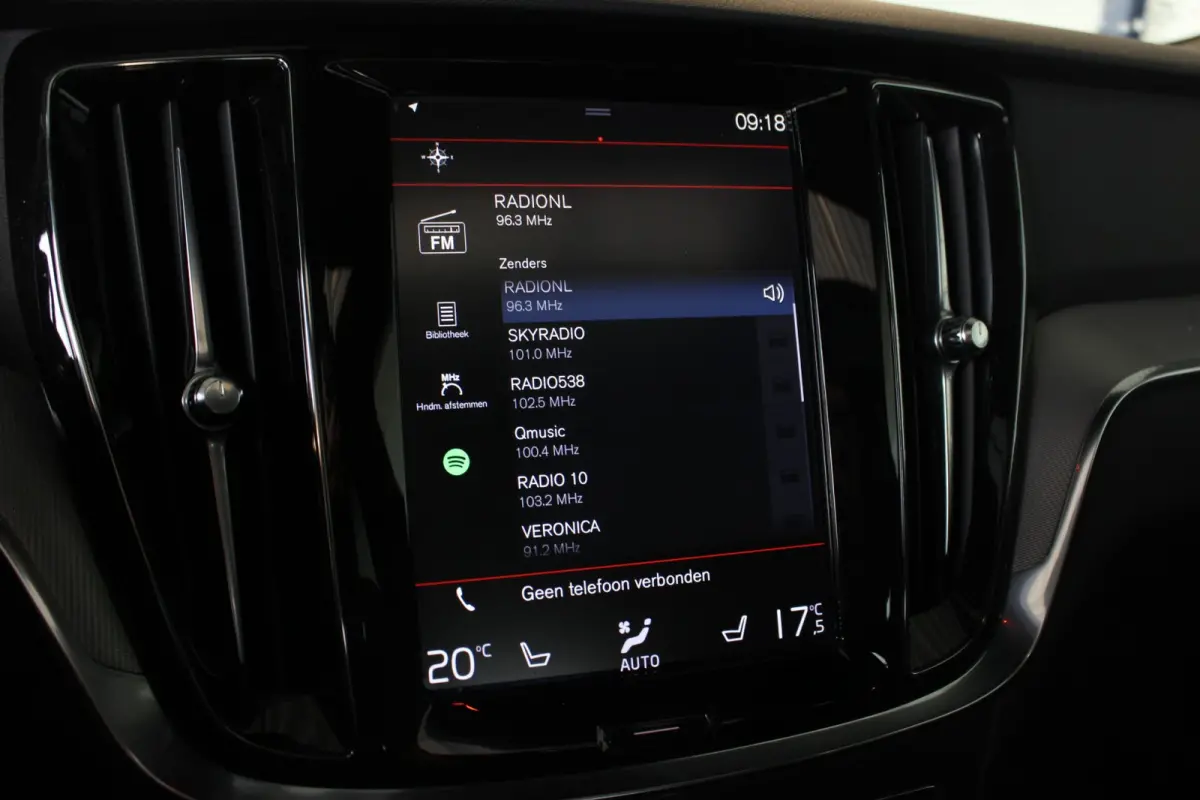 2.0 T6 Twin Engine AWD R-Design Head-Up | Harman/Kardon | Pano | Leder | Camera | Carplay | LED | Stoelverw. V+A | 18" LMV | PDC V+A