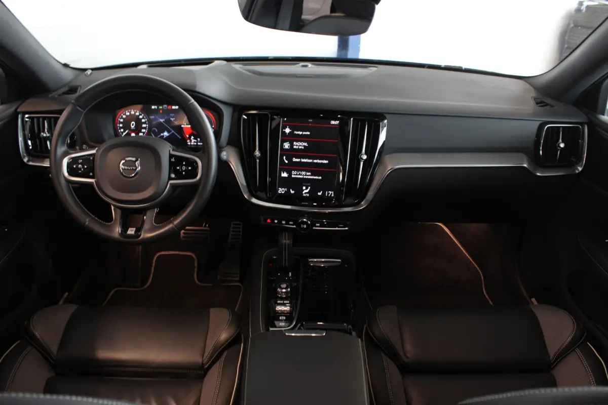 2.0 T6 Twin Engine AWD R-Design Head-Up | Harman/Kardon | Pano | Leder | Camera | Carplay | LED | Stoelverw. V+A | 18" LMV | PDC V+A