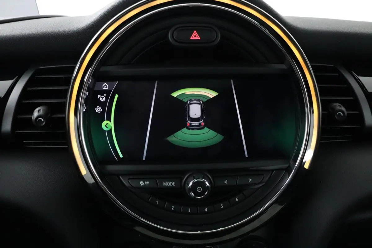 Mini 2.0 S Chili JCW Pakket (PANORAMADAK, DEALER ONDERHOUDEN, HEAD-UP, CARPLAY, NAVIGATIE, STOELVERWARMING)