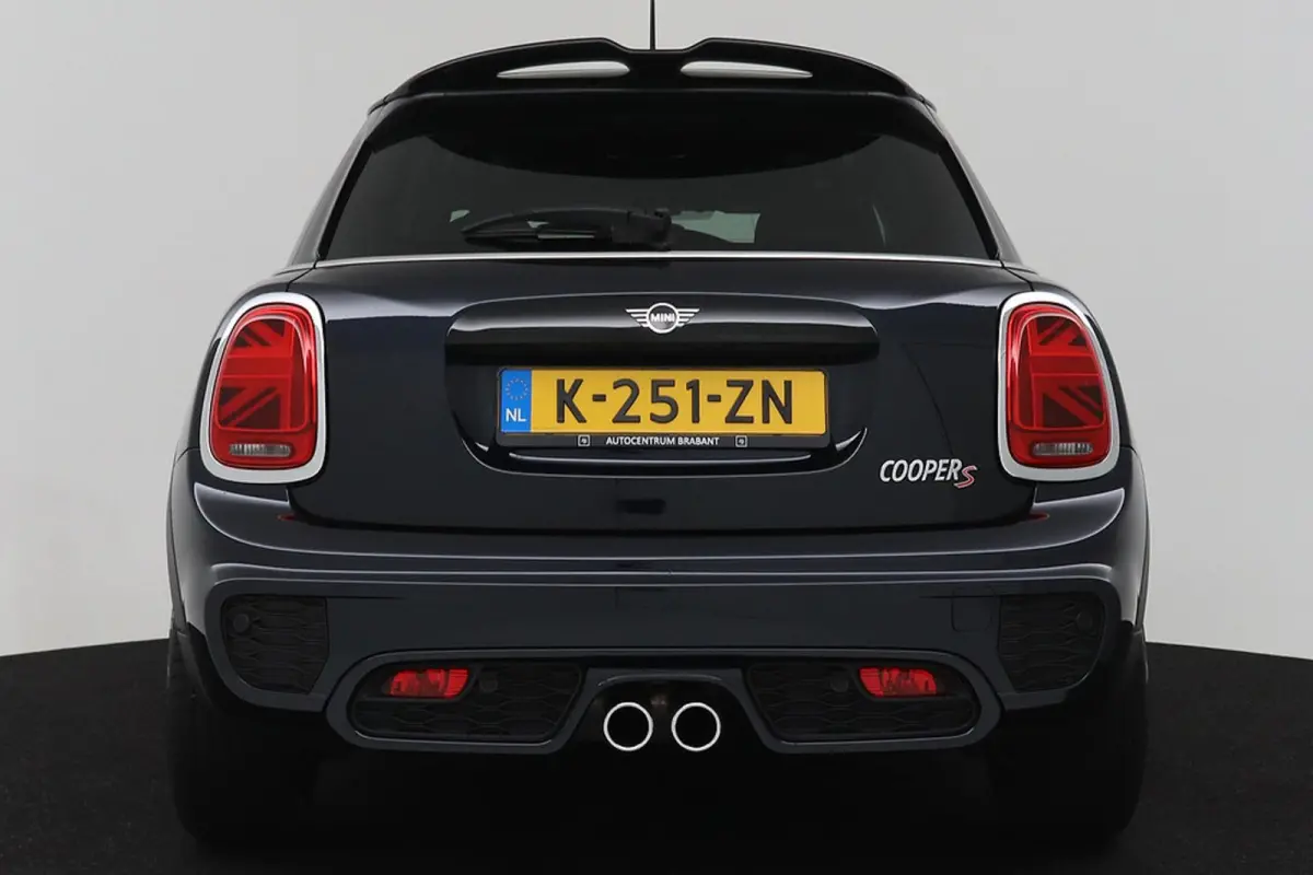 Mini 2.0 S Chili JCW Pakket (PANORAMADAK, DEALER ONDERHOUDEN, HEAD-UP, CARPLAY, NAVIGATIE, STOELVERWARMING)