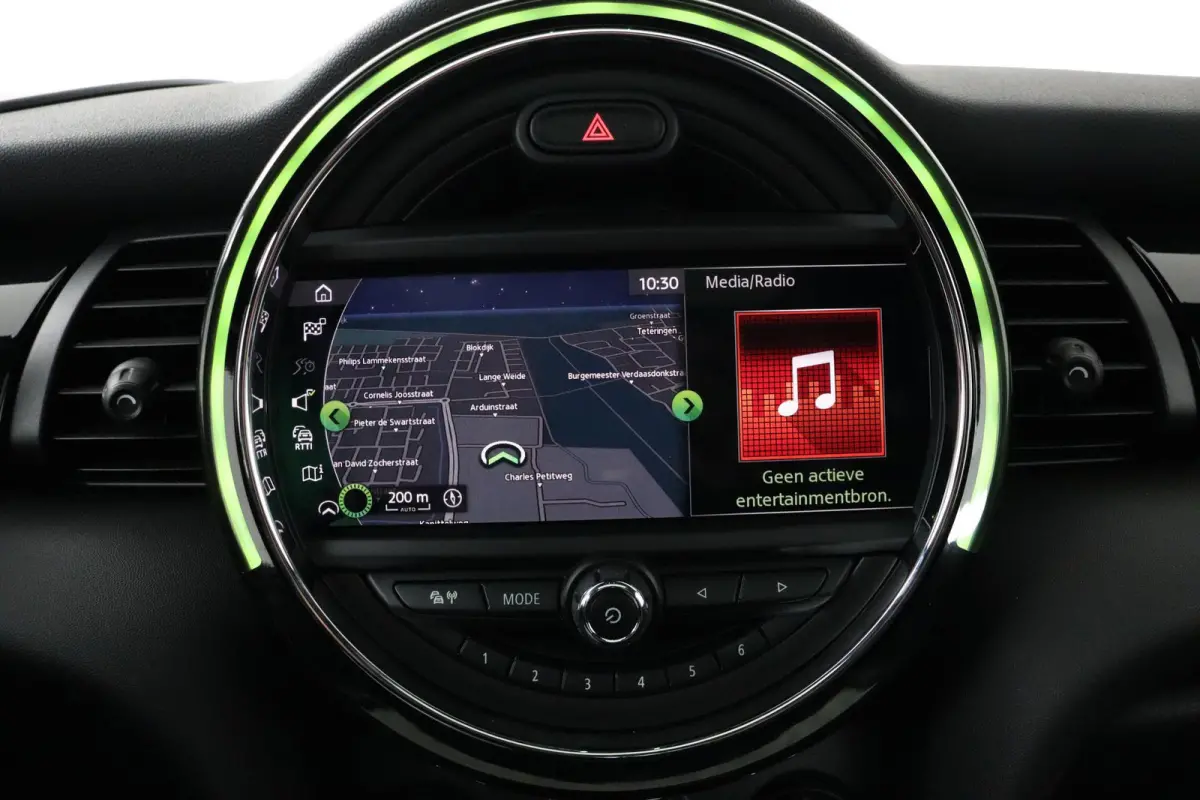 Mini 2.0 S Chili JCW Pakket (PANORAMADAK, DEALER ONDERHOUDEN, HEAD-UP, CARPLAY, NAVIGATIE, STOELVERWARMING)