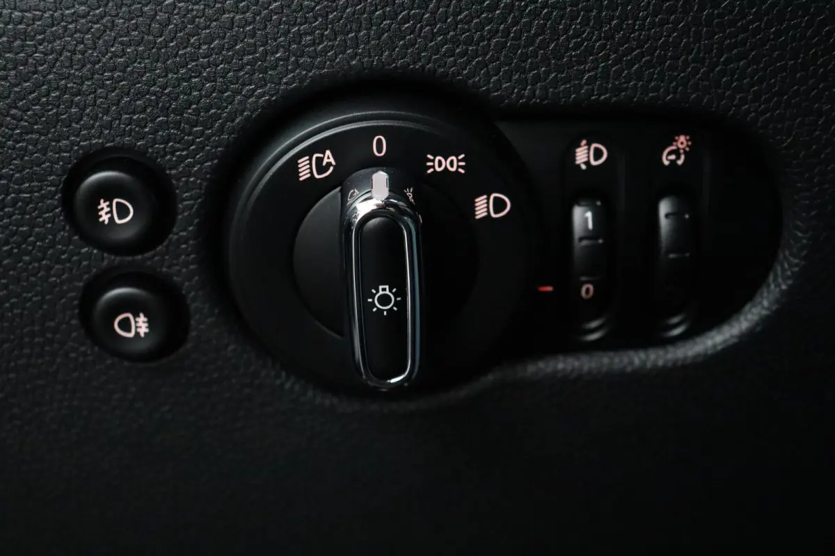 Mini 2.0 S Chili JCW Pakket (PANORAMADAK, DEALER ONDERHOUDEN, HEAD-UP, CARPLAY, NAVIGATIE, STOELVERWARMING)