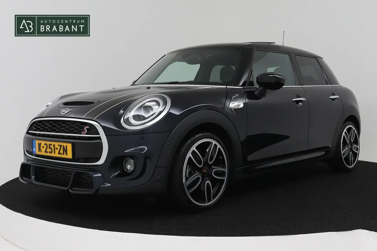 Mini 2.0 S Chili JCW Pakket (PANORAMADAK, DEALER ONDERHOUDEN, HEAD-UP, CARPLAY, NAVIGATIE, STOELVERWARMING)