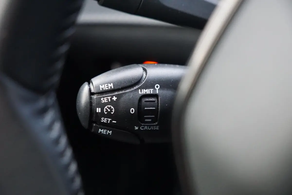 1.2 PureTech Allure | Noir Perla Nera | AppleCarplay/Camera/LED/Navi/Half-leder - Chique!
