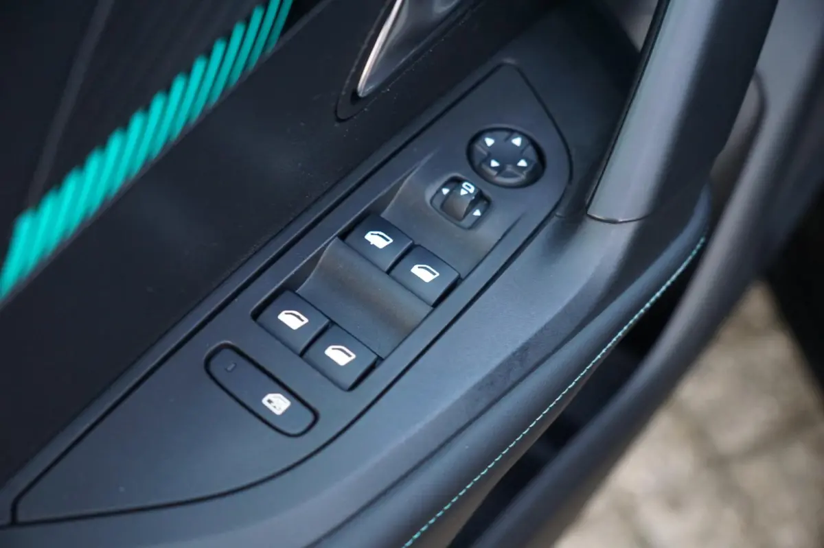 1.2 PureTech Allure | Noir Perla Nera | AppleCarplay/Camera/LED/Navi/Half-leder - Chique!