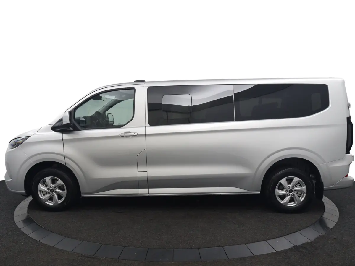 Tourneo 340 2.5 PHEV L2H1 Limited | 8-Persoons | Trekhaak | Toegang zero emissiezone  | CarPlay/Android Auto | Camera | Schuifdeur | LED | Keyless | Lichtmetalen Velgen | Stoelverwarming | M