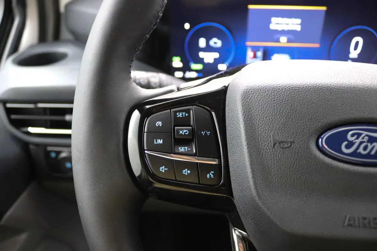 Tourneo 340 2.5 PHEV L2H1 Limited | 8-Persoons | Trekhaak | Toegang zero emissiezone  | CarPlay/Android Auto | Camera | Schuifdeur | LED | Keyless | Lichtmetalen Velgen | Stoelverwarming | M