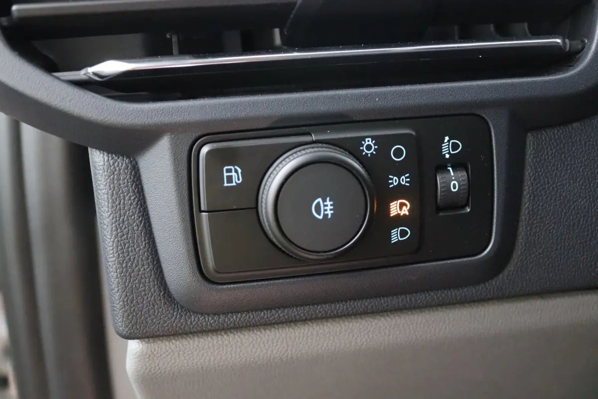 Tourneo 340 2.5 PHEV L2H1 Limited | 8-Persoons | Trekhaak | Toegang zero emissiezone  | CarPlay/Android Auto | Camera | Schuifdeur | LED | Keyless | Lichtmetalen Velgen | Stoelverwarming | M