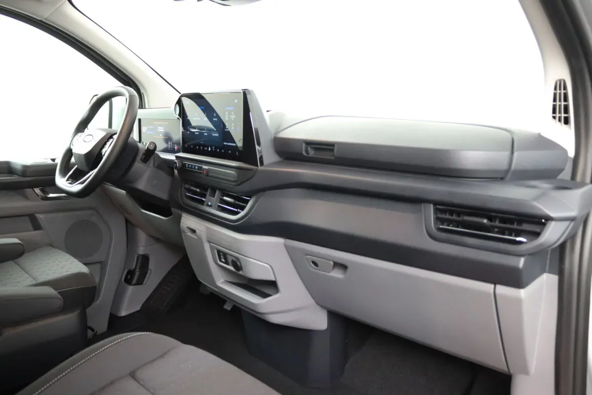 Tourneo 340 2.5 PHEV L2H1 Limited | 8-Persoons | Trekhaak | Toegang zero emissiezone  | CarPlay/Android Auto | Camera | Schuifdeur | LED | Keyless | Lichtmetalen Velgen | Stoelverwarming | M