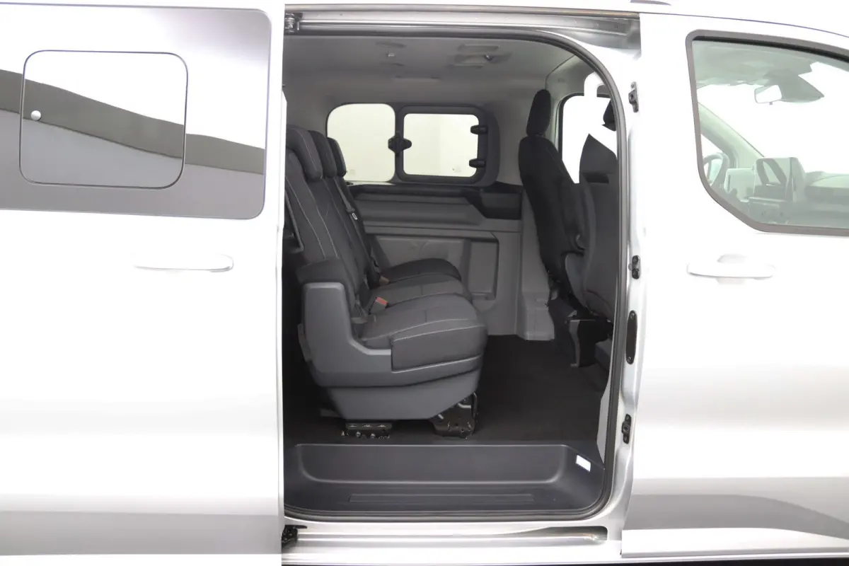 Tourneo 340 2.5 PHEV L2H1 Limited | 8-Persoons | Trekhaak | Toegang zero emissiezone  | CarPlay/Android Auto | Camera | Schuifdeur | LED | Keyless | Lichtmetalen Velgen | Stoelverwarming | M