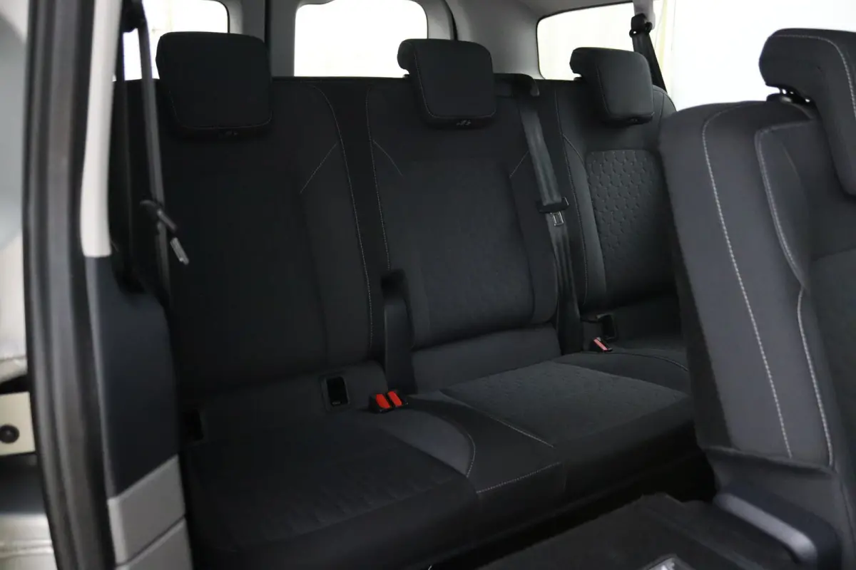 Tourneo 340 2.5 PHEV L2H1 Limited | 8-Persoons | Trekhaak | Toegang zero emissiezone  | CarPlay/Android Auto | Camera | Schuifdeur | LED | Keyless | Lichtmetalen Velgen | Stoelverwarming | M