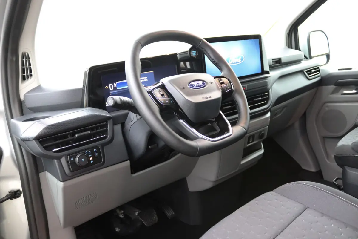 Tourneo 340 2.5 PHEV L2H1 Limited | 8-Persoons | Trekhaak | Toegang zero emissiezone  | CarPlay/Android Auto | Camera | Schuifdeur | LED | Keyless | Lichtmetalen Velgen | Stoelverwarming | M