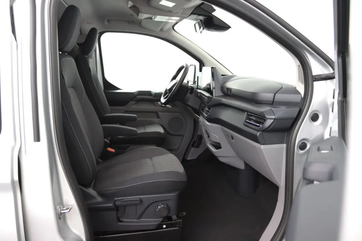 Tourneo 340 2.5 PHEV L2H1 Limited | 8-Persoons | Trekhaak | Toegang zero emissiezone  | CarPlay/Android Auto | Camera | Schuifdeur | LED | Keyless | Lichtmetalen Velgen | Stoelverwarming | M