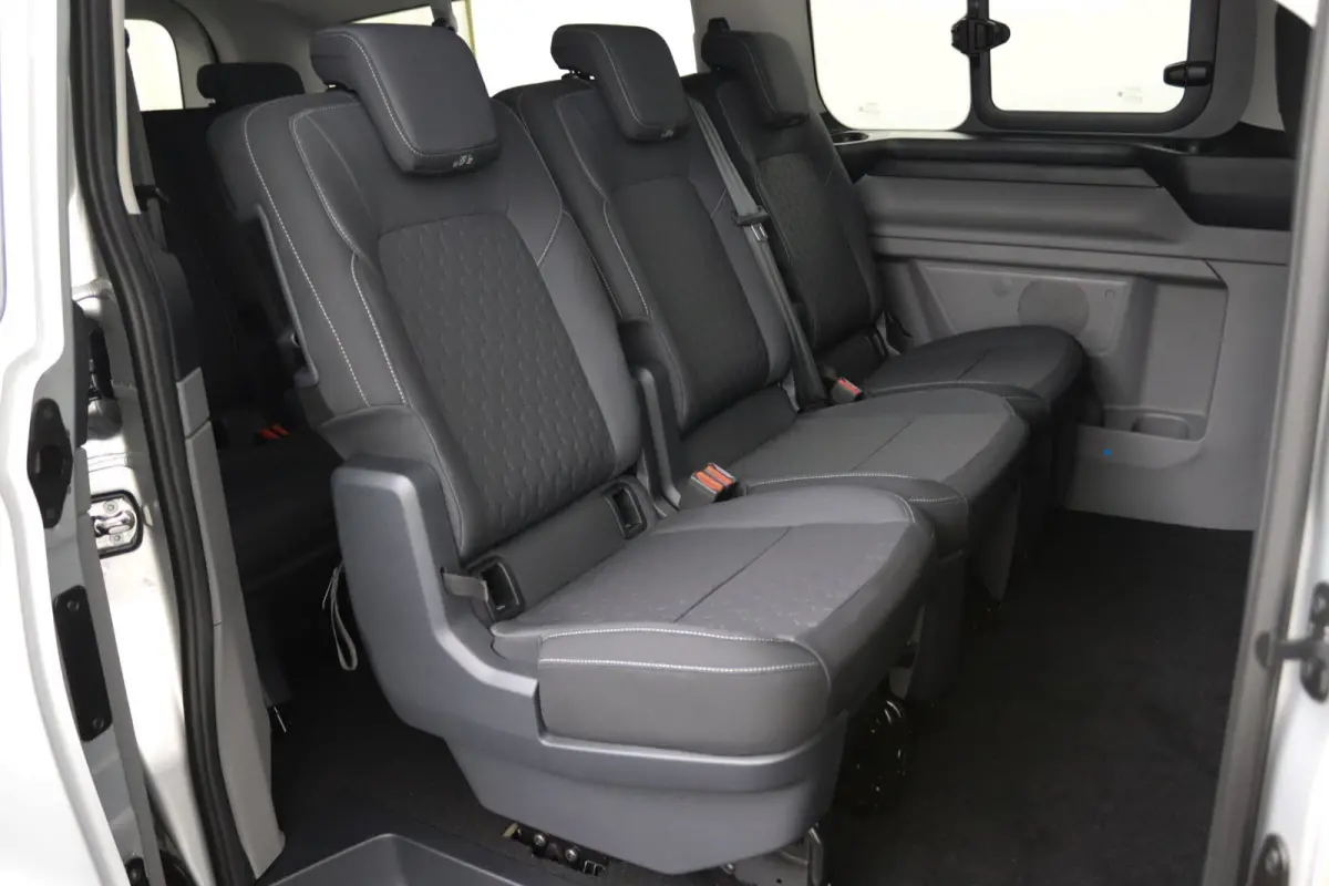 Tourneo 340 2.5 PHEV L2H1 Limited | 8-Persoons | Trekhaak | Toegang zero emissiezone  | CarPlay/Android Auto | Camera | Schuifdeur | LED | Keyless | Lichtmetalen Velgen | Stoelverwarming | M