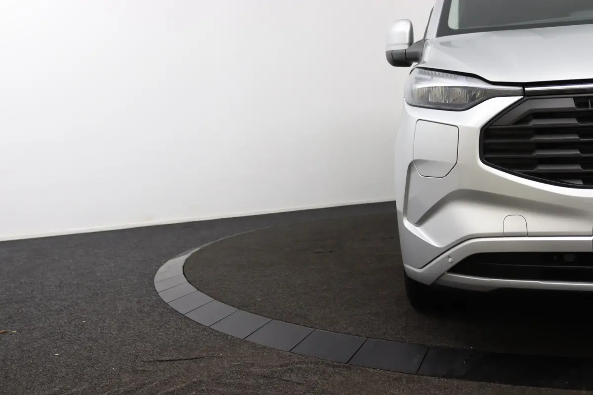 Tourneo 340 2.5 PHEV L2H1 Limited | 8-Persoons | Trekhaak | Toegang zero emissiezone  | CarPlay/Android Auto | Camera | Schuifdeur | LED | Keyless | Lichtmetalen Velgen | Stoelverwarming | M