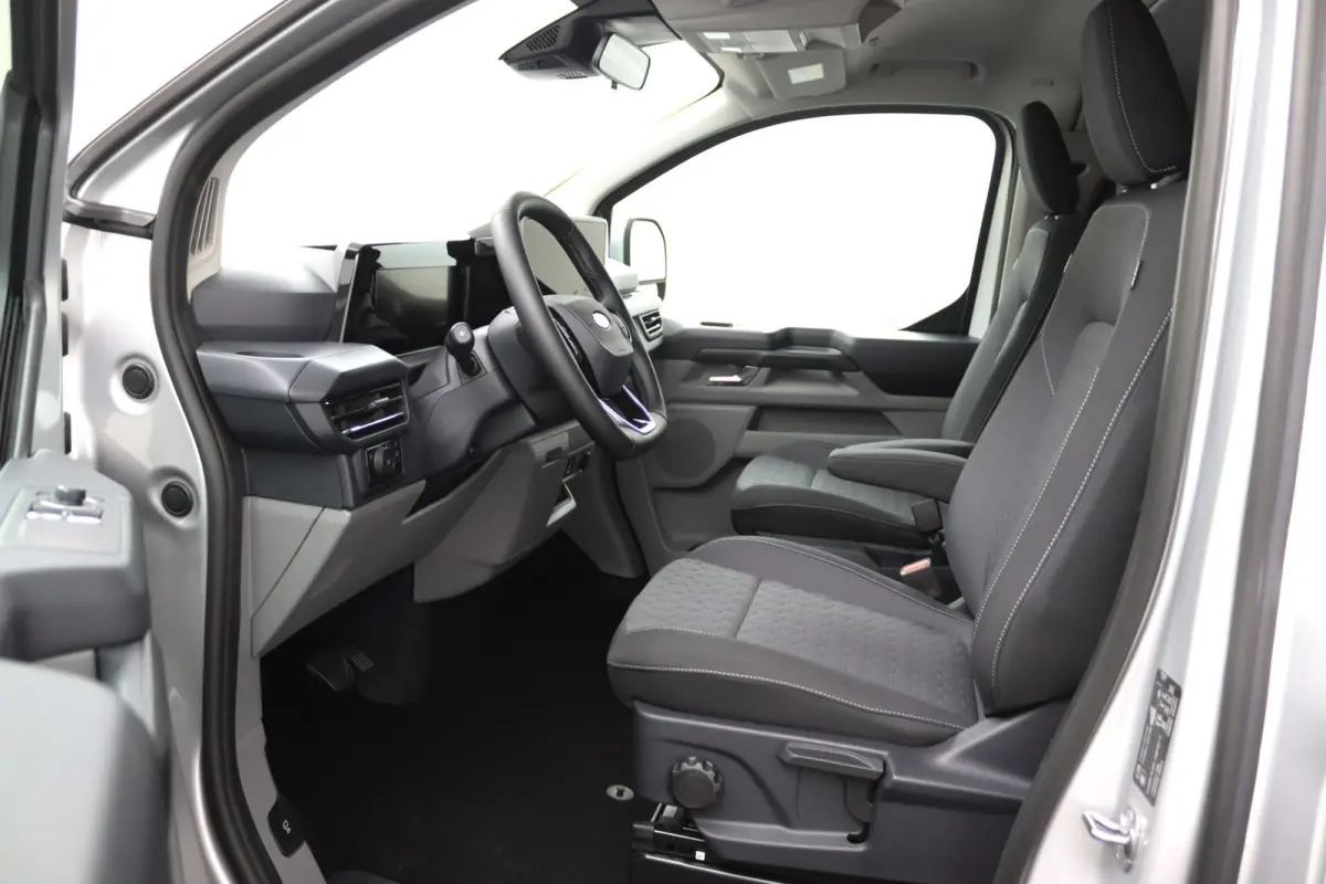 Tourneo 340 2.5 PHEV L2H1 Limited | 8-Persoons | Trekhaak | Toegang zero emissiezone  | CarPlay/Android Auto | Camera | Schuifdeur | LED | Keyless | Lichtmetalen Velgen | Stoelverwarming | M