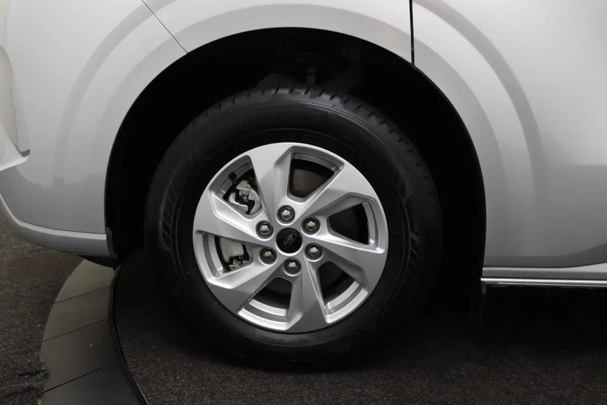 Tourneo 340 2.5 PHEV L2H1 Limited | 8-Persoons | Trekhaak | Toegang zero emissiezone  | CarPlay/Android Auto | Camera | Schuifdeur | LED | Keyless | Lichtmetalen Velgen | Stoelverwarming | M
