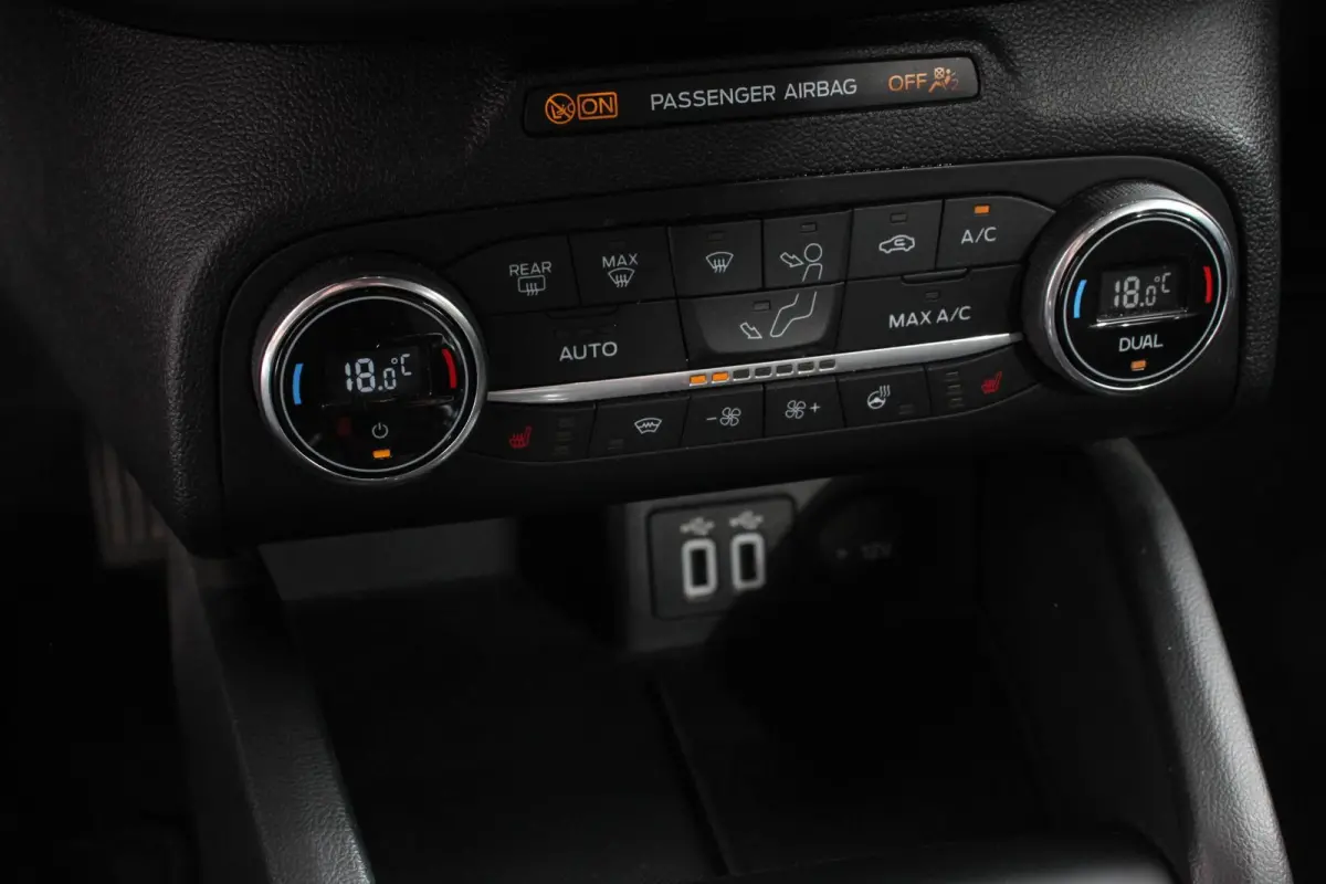 1.0 EcoBoost ST Line 125 Pk Navigatie Adaptive Cruise Control Trekhaak Head Up Display Privacy Glass Lane Assist