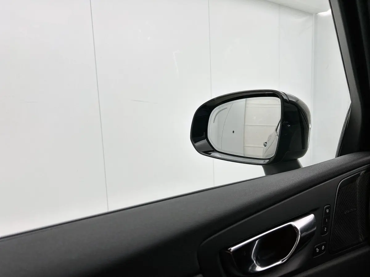 2.0 B5 R-Design | TREKHAAK | STOEL-STUURWIELVERWARMING | CAMERA | NAVIGATIE | HARMAN KARDON | ELEKTRISCHE STOELVERSTELLING