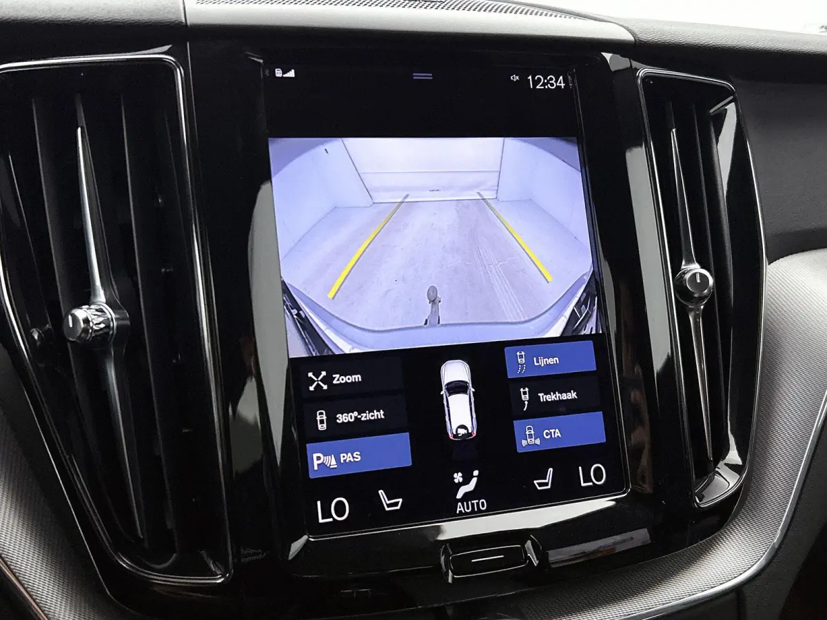 2.0 B5 R-Design | TREKHAAK | STOEL-STUURWIELVERWARMING | CAMERA | NAVIGATIE | HARMAN KARDON | ELEKTRISCHE STOELVERSTELLING