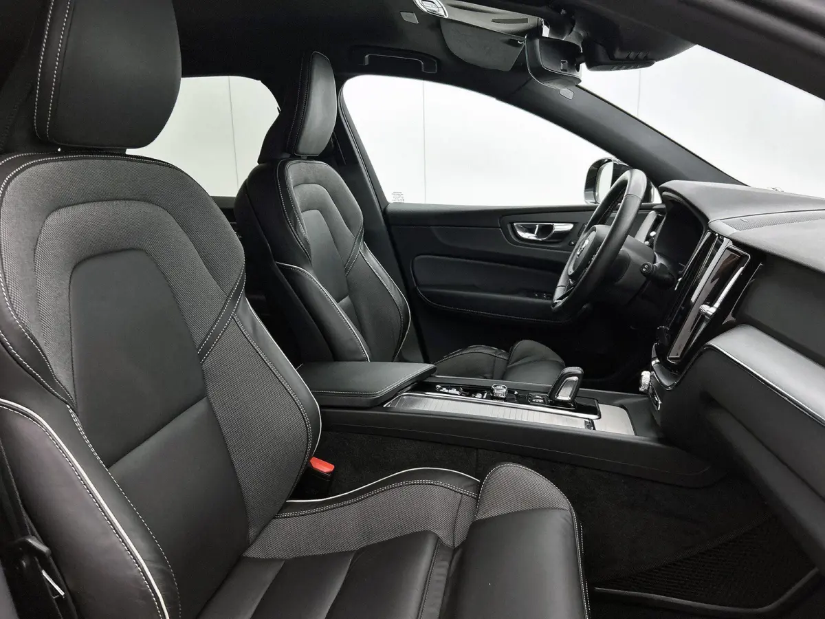 2.0 B5 R-Design | TREKHAAK | STOEL-STUURWIELVERWARMING | CAMERA | NAVIGATIE | HARMAN KARDON | ELEKTRISCHE STOELVERSTELLING