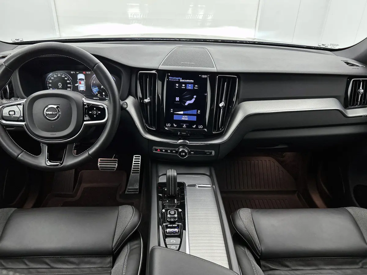 2.0 B5 R-Design | TREKHAAK | STOEL-STUURWIELVERWARMING | CAMERA | NAVIGATIE | HARMAN KARDON | ELEKTRISCHE STOELVERSTELLING