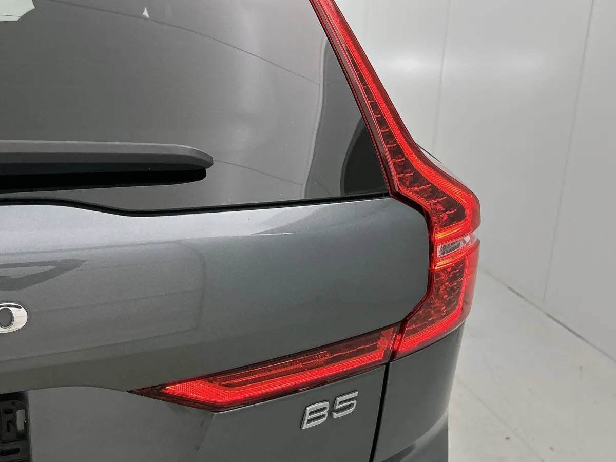 2.0 B5 R-Design | TREKHAAK | STOEL-STUURWIELVERWARMING | CAMERA | NAVIGATIE | HARMAN KARDON | ELEKTRISCHE STOELVERSTELLING