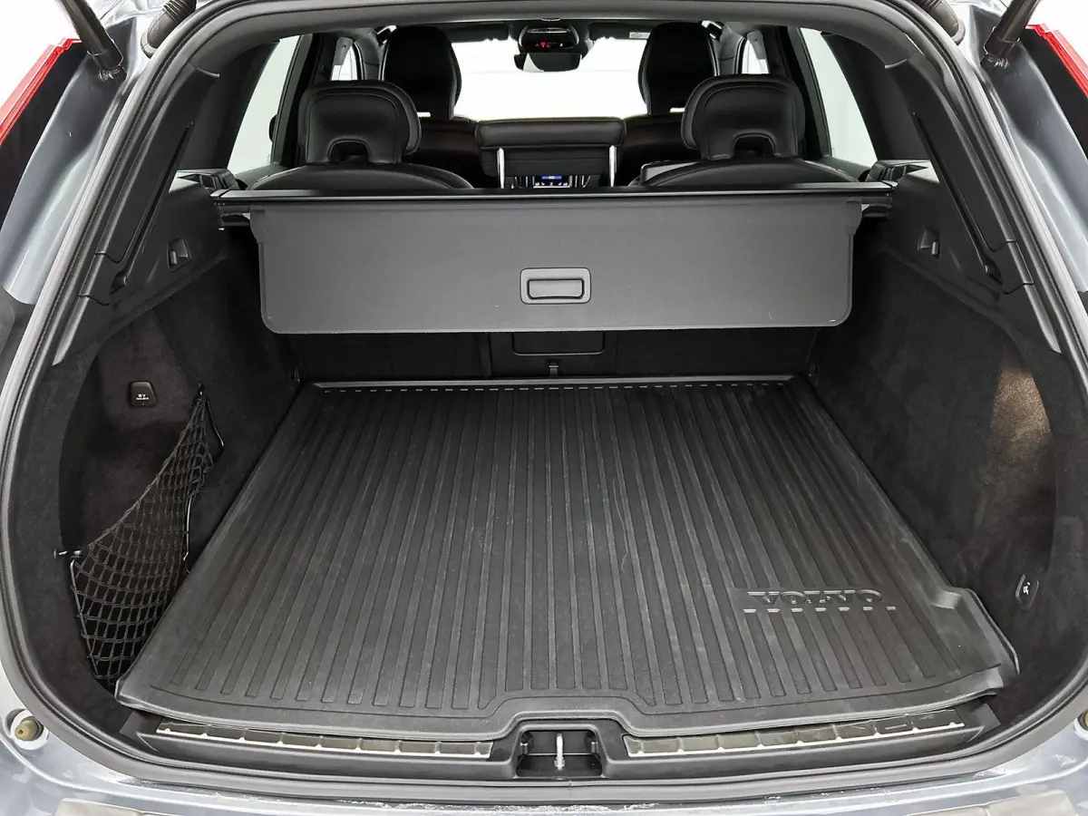 2.0 B5 R-Design | TREKHAAK | STOEL-STUURWIELVERWARMING | CAMERA | NAVIGATIE | HARMAN KARDON | ELEKTRISCHE STOELVERSTELLING