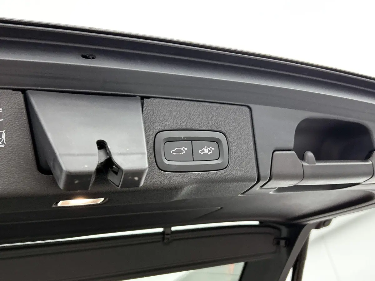 2.0 B5 R-Design | TREKHAAK | STOEL-STUURWIELVERWARMING | CAMERA | NAVIGATIE | HARMAN KARDON | ELEKTRISCHE STOELVERSTELLING