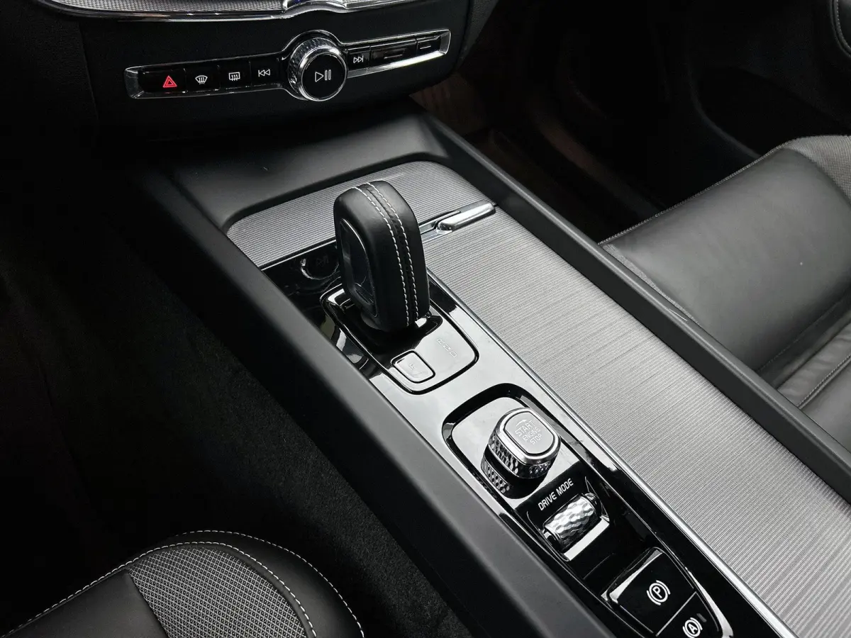 2.0 B5 R-Design | TREKHAAK | STOEL-STUURWIELVERWARMING | CAMERA | NAVIGATIE | HARMAN KARDON | ELEKTRISCHE STOELVERSTELLING