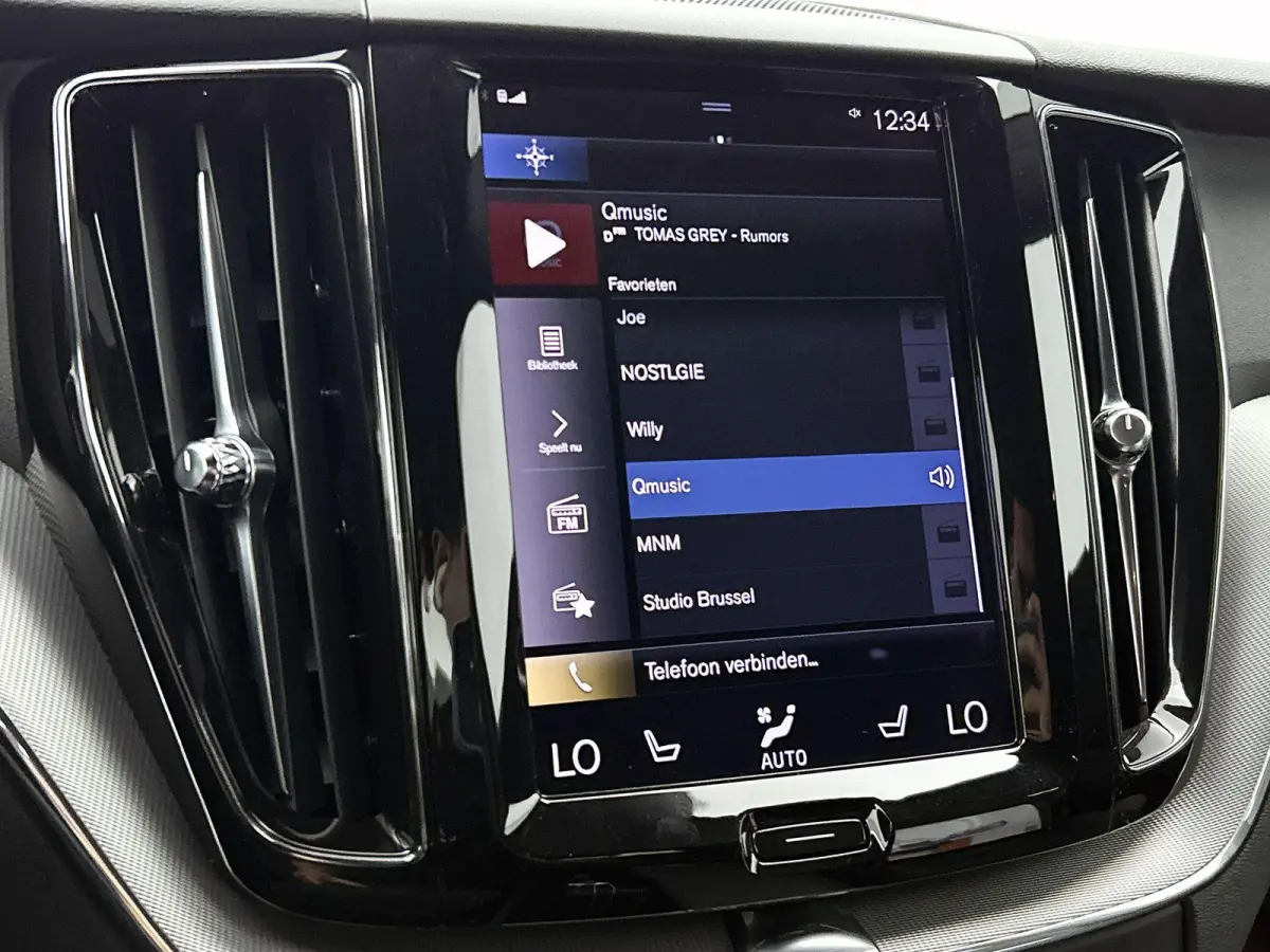 2.0 B5 R-Design | TREKHAAK | STOEL-STUURWIELVERWARMING | CAMERA | NAVIGATIE | HARMAN KARDON | ELEKTRISCHE STOELVERSTELLING