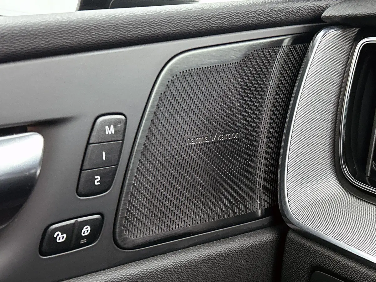 2.0 B5 R-Design | TREKHAAK | STOEL-STUURWIELVERWARMING | CAMERA | NAVIGATIE | HARMAN KARDON | ELEKTRISCHE STOELVERSTELLING