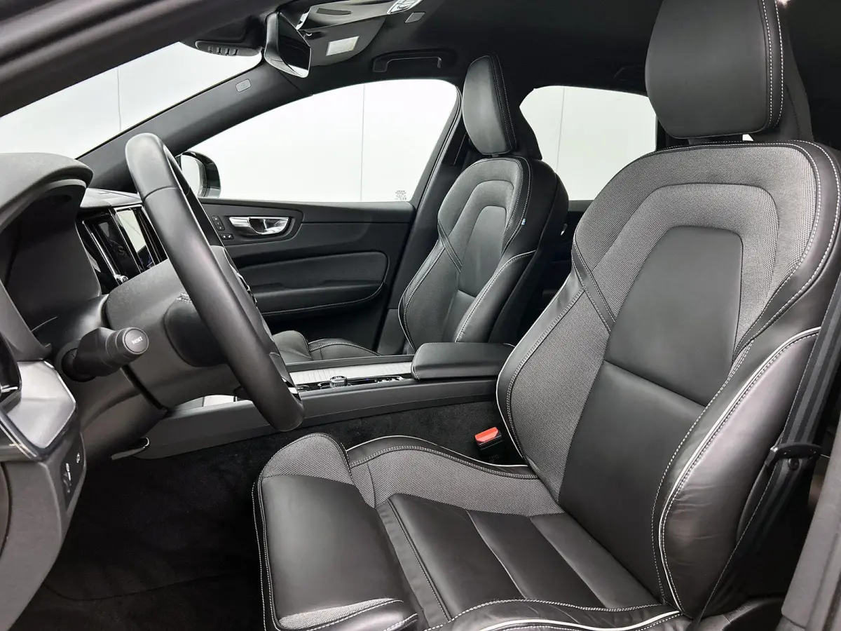 2.0 B5 R-Design | TREKHAAK | STOEL-STUURWIELVERWARMING | CAMERA | NAVIGATIE | HARMAN KARDON | ELEKTRISCHE STOELVERSTELLING