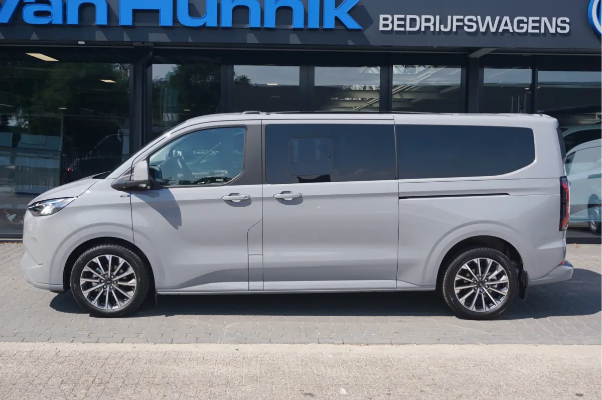 Tourneo 340L 2.5 PHEV 233PK Titanium X PRIJS INCL. BPM Luxe 8 Zits, Leder, 19" LM, B&O, Pano, Elec. Schuifdeur, Trekhaak!! NR. TR2