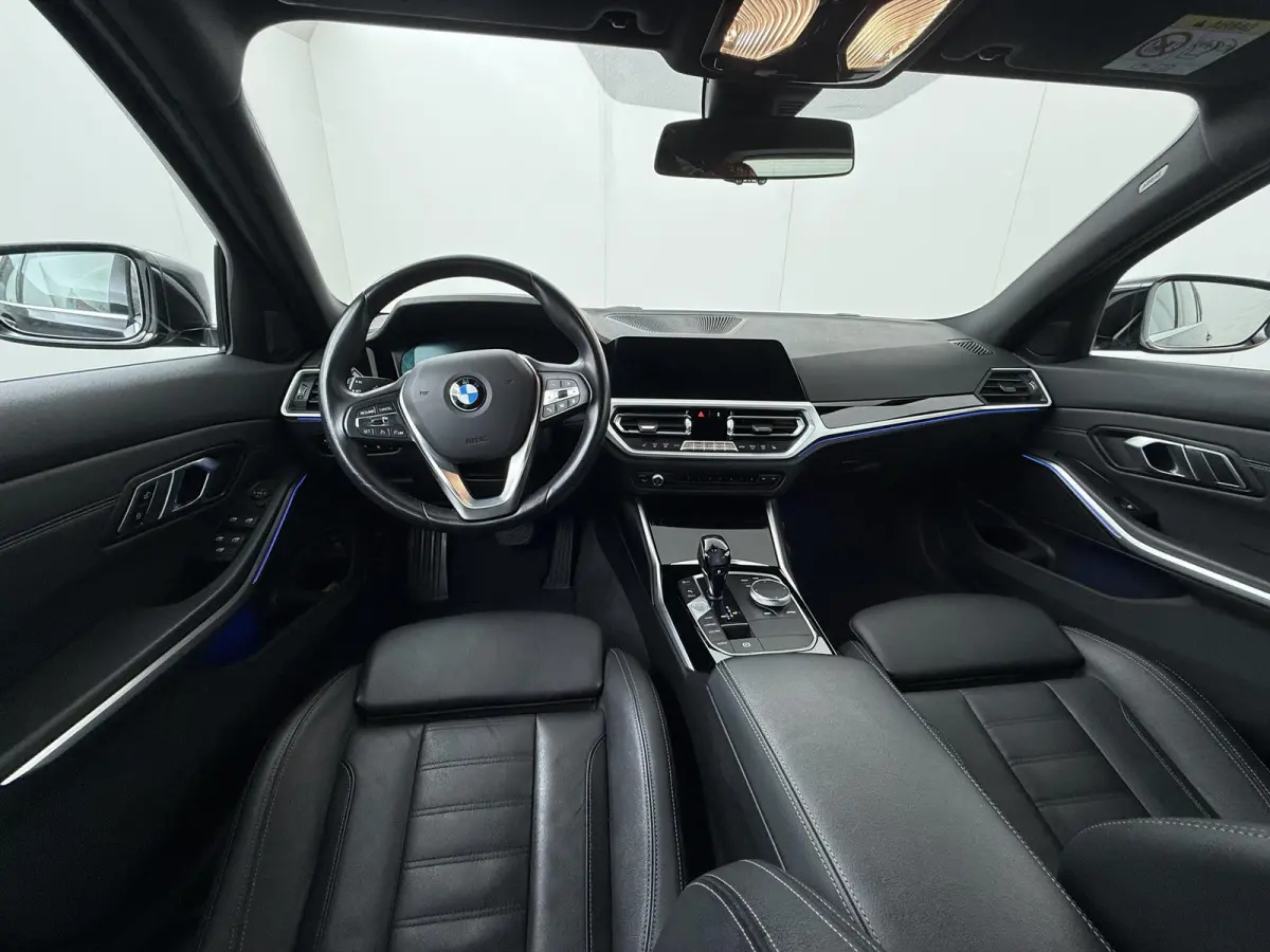 320i High Executive Edition | Sport Line | Parking Pack | Trekhaak |
