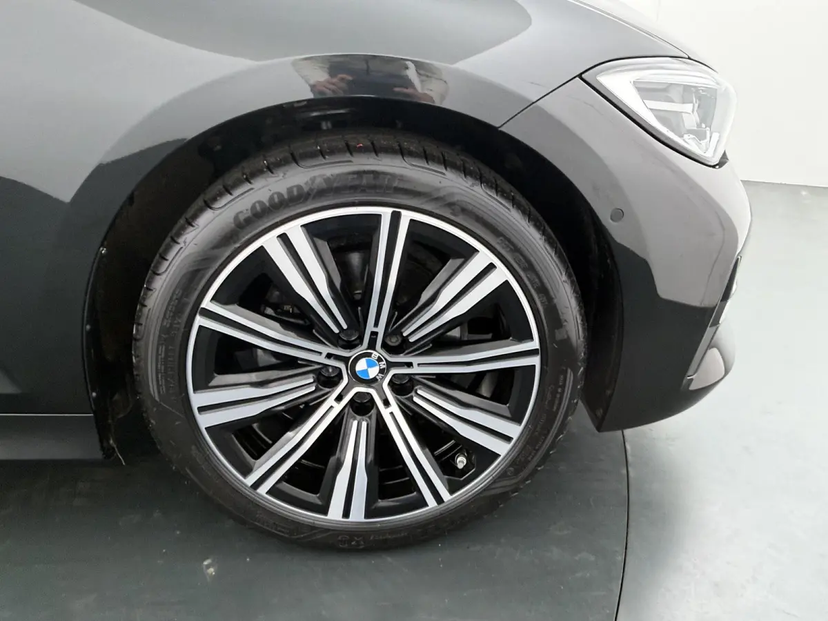 320i High Executive Edition | Sport Line | Parking Pack | Trekhaak |