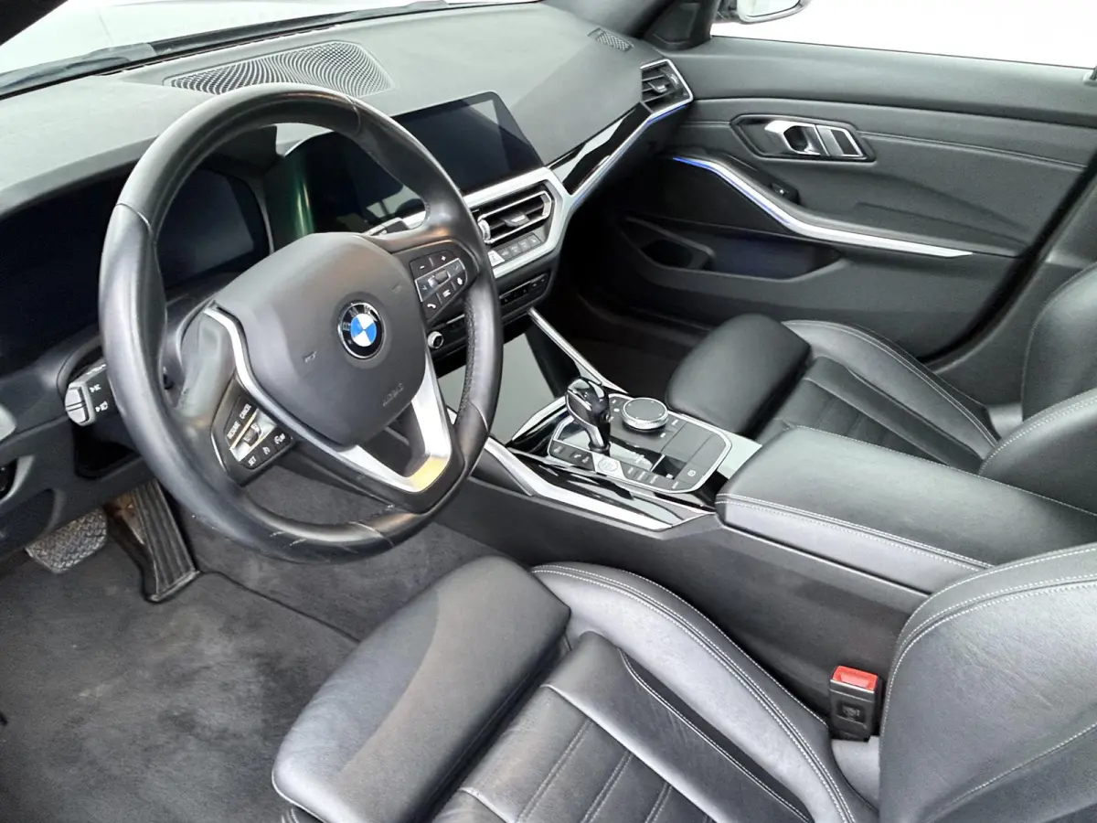 320i High Executive Edition | Sport Line | Parking Pack | Trekhaak |