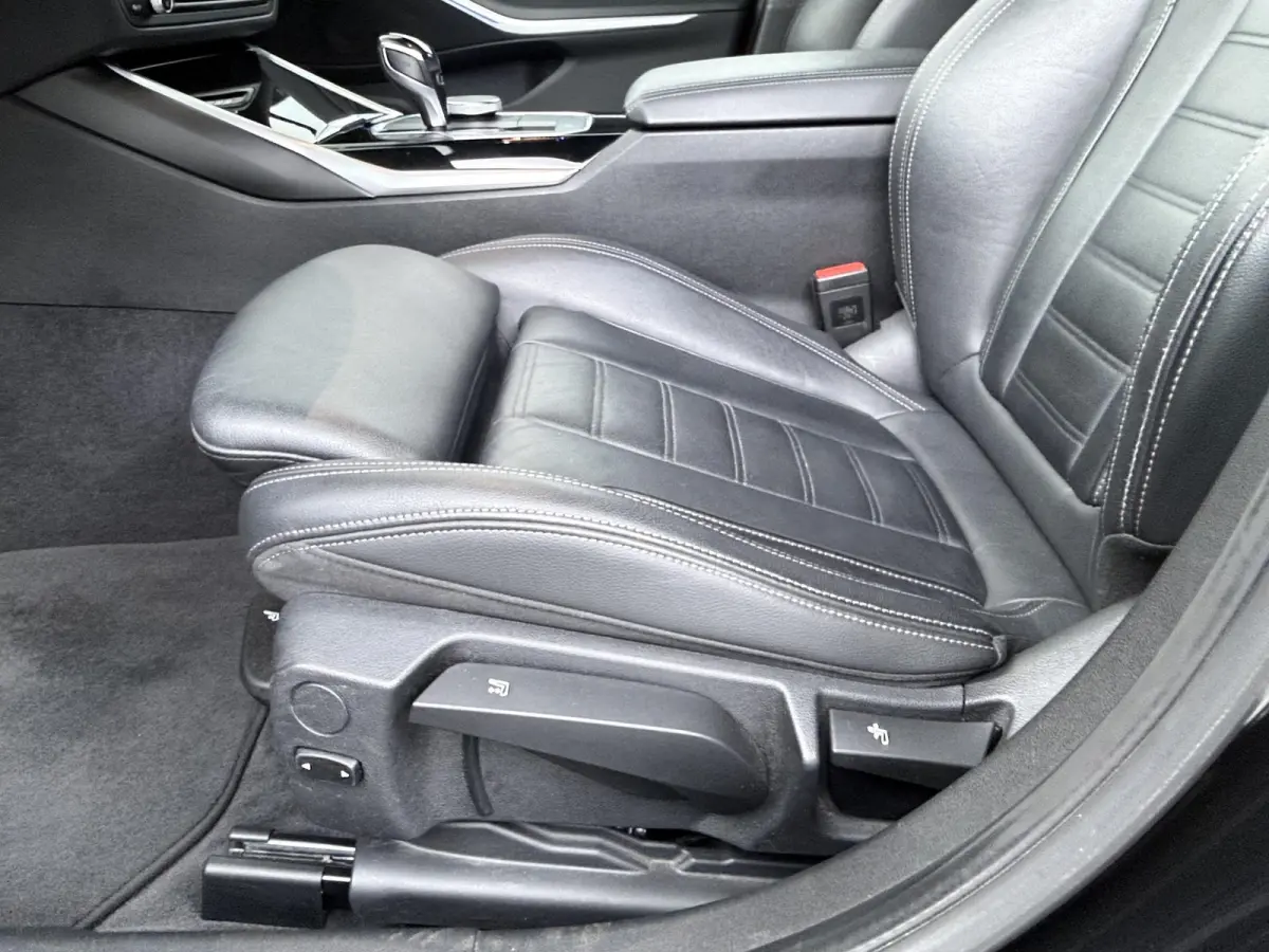 320i High Executive Edition | Sport Line | Parking Pack | Trekhaak |