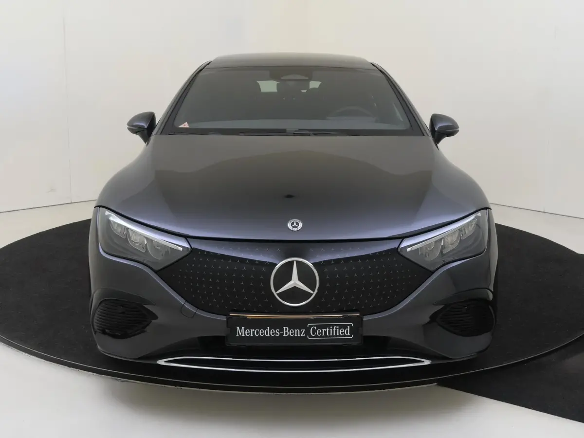 300 Business Solution Luxury 90 kWh Panoramadak / Memory Seats / Parkeercamera / Elektrische Kofferklep / Sfeerverlichting