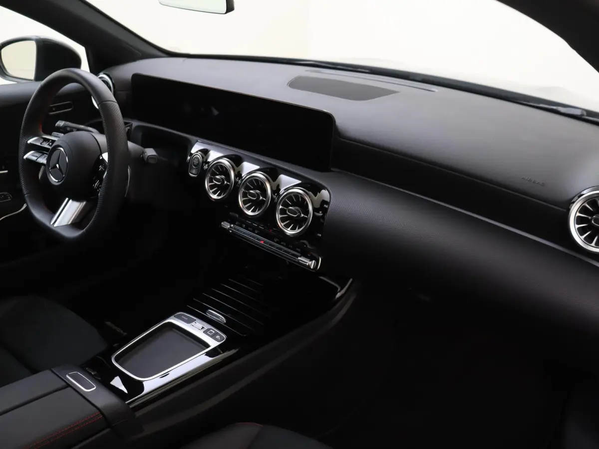 180 Business Solution AMG /Panoramadak /19 Inch /Nightpakket /CarPlay