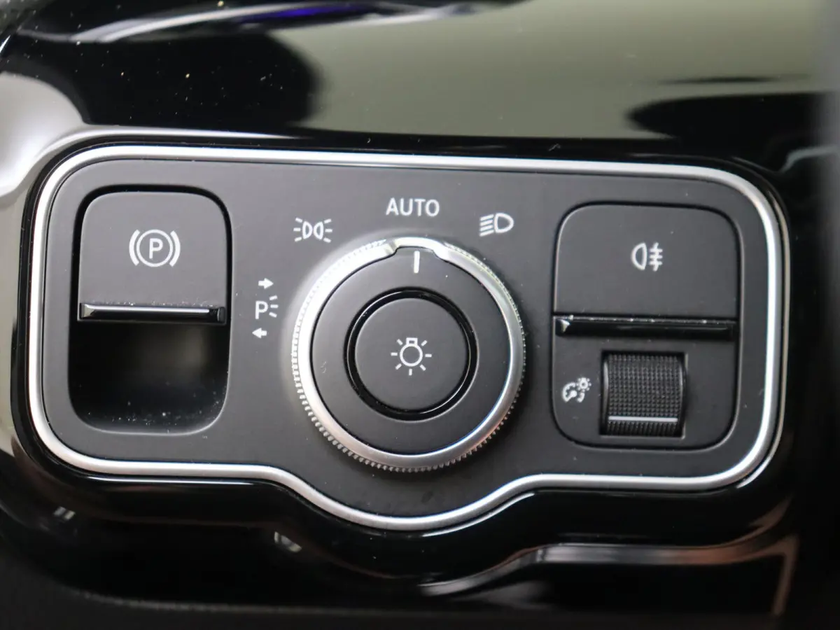 180 Business Solution AMG /Panoramadak /19 Inch /Nightpakket /CarPlay