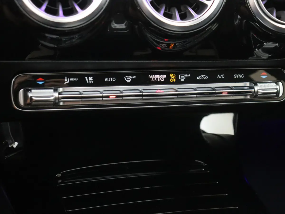 180 Business Solution AMG /Panoramadak /19 Inch /Nightpakket /CarPlay
