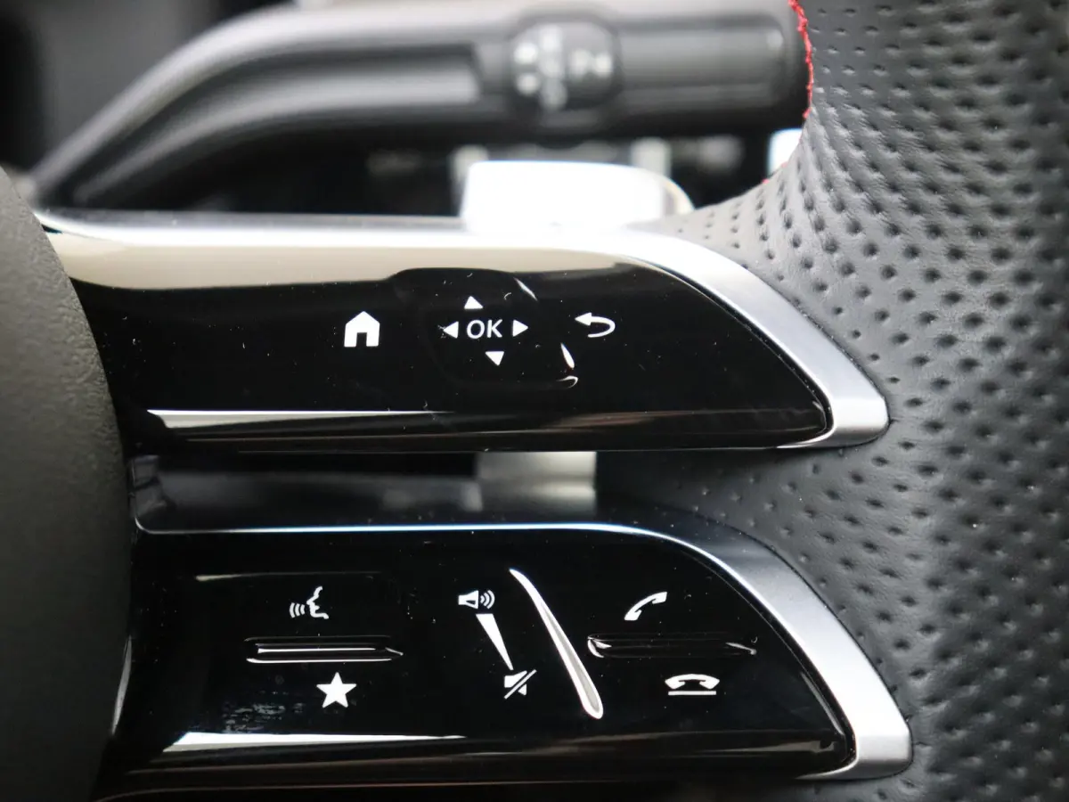 180 Business Solution AMG /Panoramadak /19 Inch /Nightpakket /CarPlay