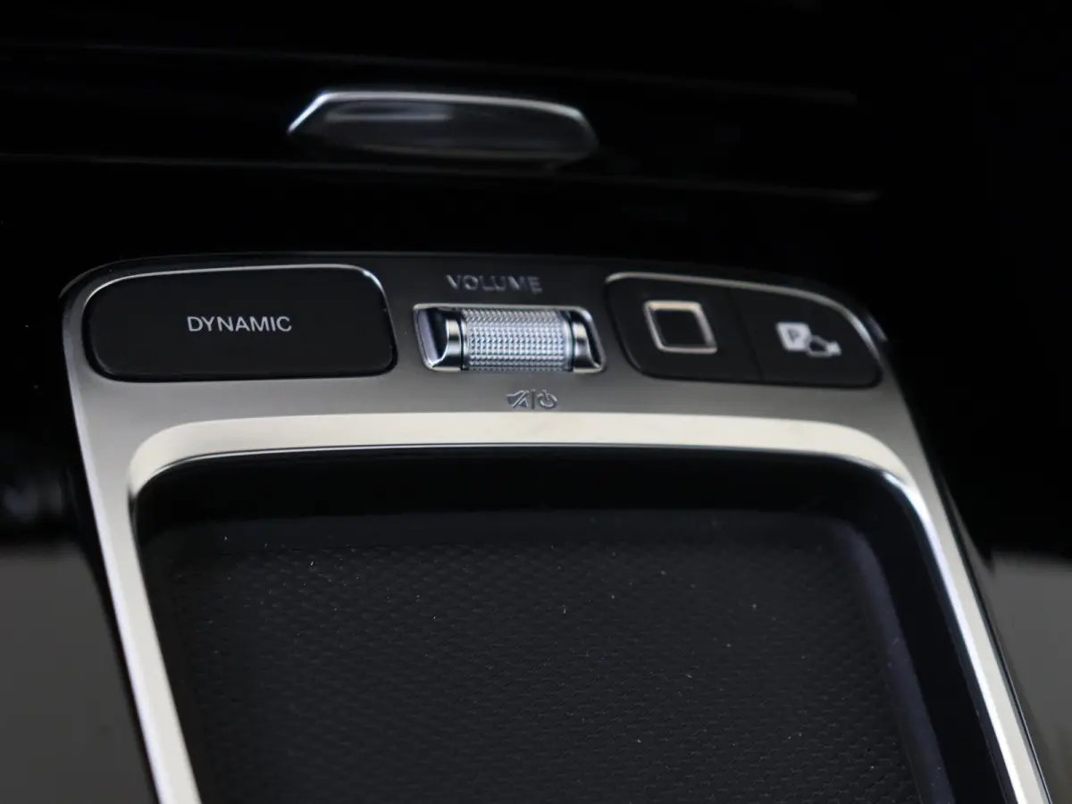 180 Business Solution AMG /Panoramadak /19 Inch /Nightpakket /CarPlay
