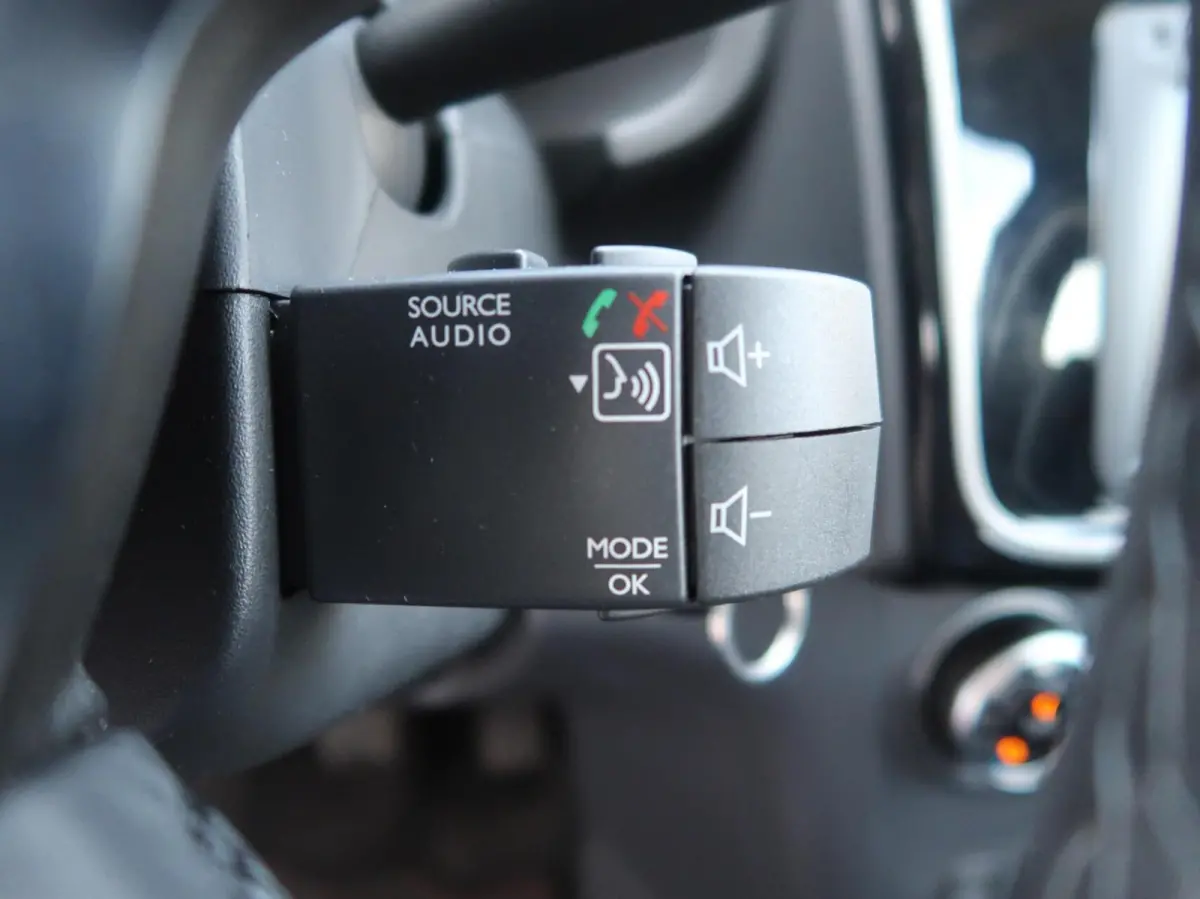 0.9 TCe Tech Road NAVIGATIE|CAMERA|CARPLAY|CRUISECONTROL|CLIMA|BLUETOOTH|AIRCO