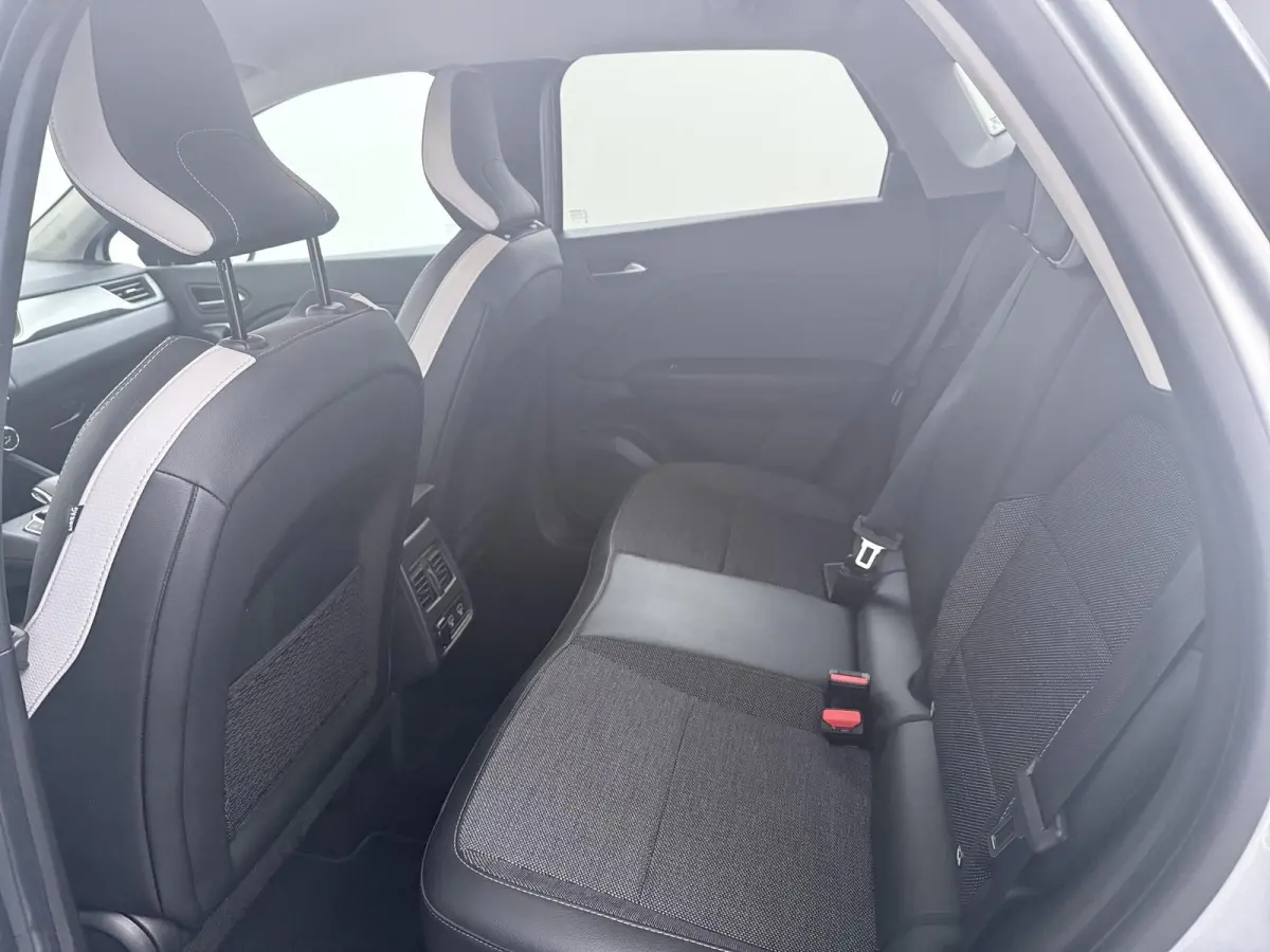 E-Tech Plug-in Hybrid 160 Intens | Parkeercamera | Navigatie |