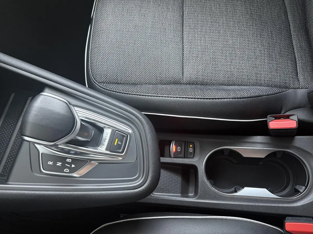E-Tech Plug-in Hybrid 160 Intens | Parkeercamera | Navigatie |