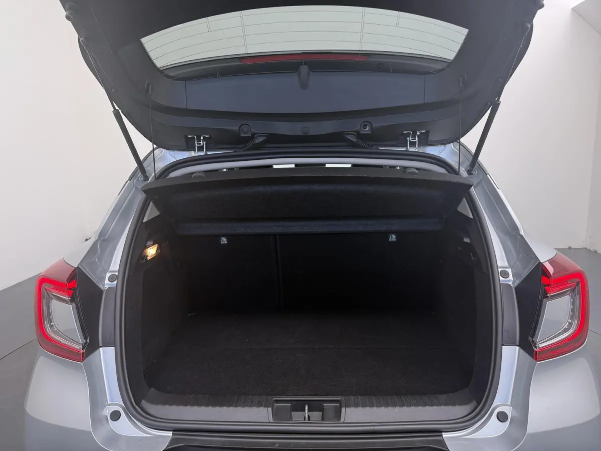 E-Tech Plug-in Hybrid 160 Intens | Parkeercamera | Navigatie |